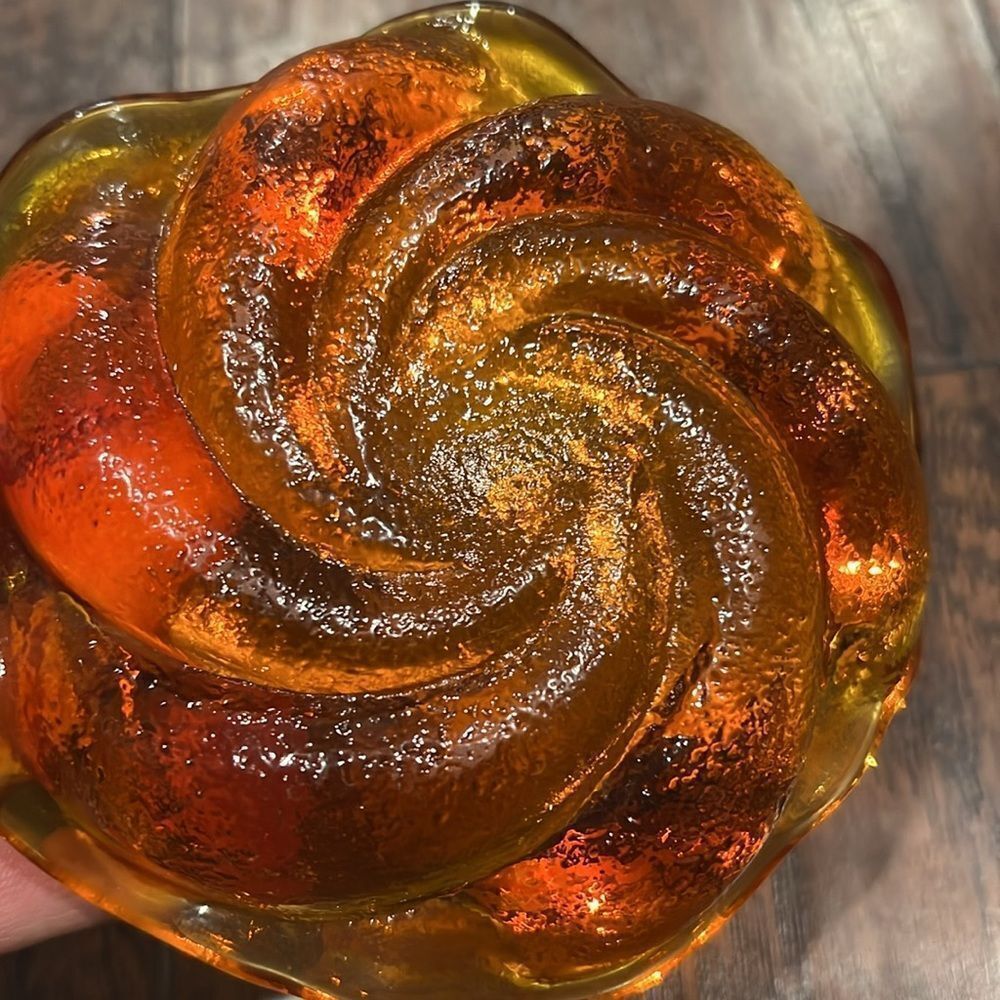Vintage MCM Amberina Swirl Art Glass Ashtray Candy Trinket Dish - Picture 4 of 5